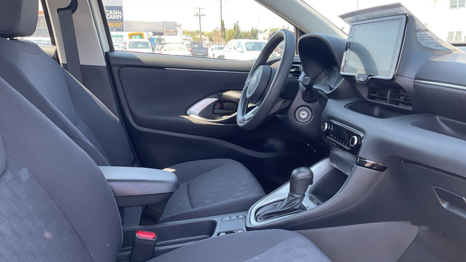 TOYOTA YARIS LIVE HYBRID 1.5 116PS 2025