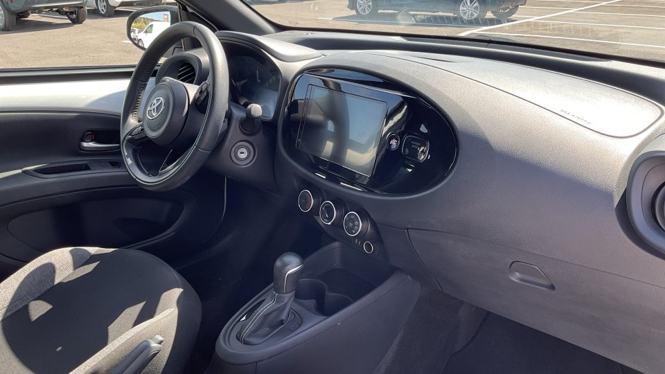 TOYOTA AYGO X X-PLAY 1.0 72PS 2025