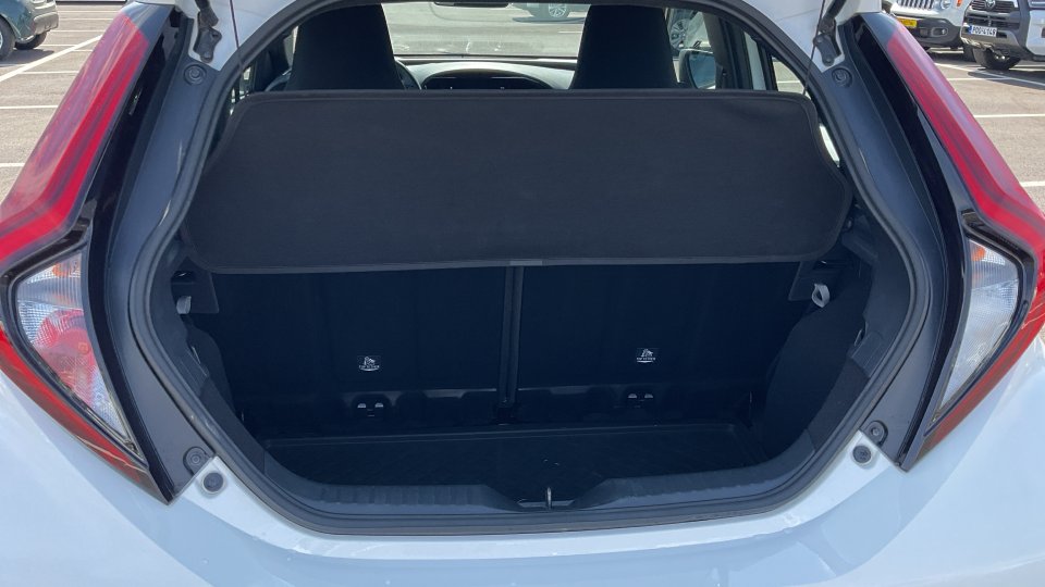 TOYOTA AYGO X X-PLAY 1.0 72PS 2025