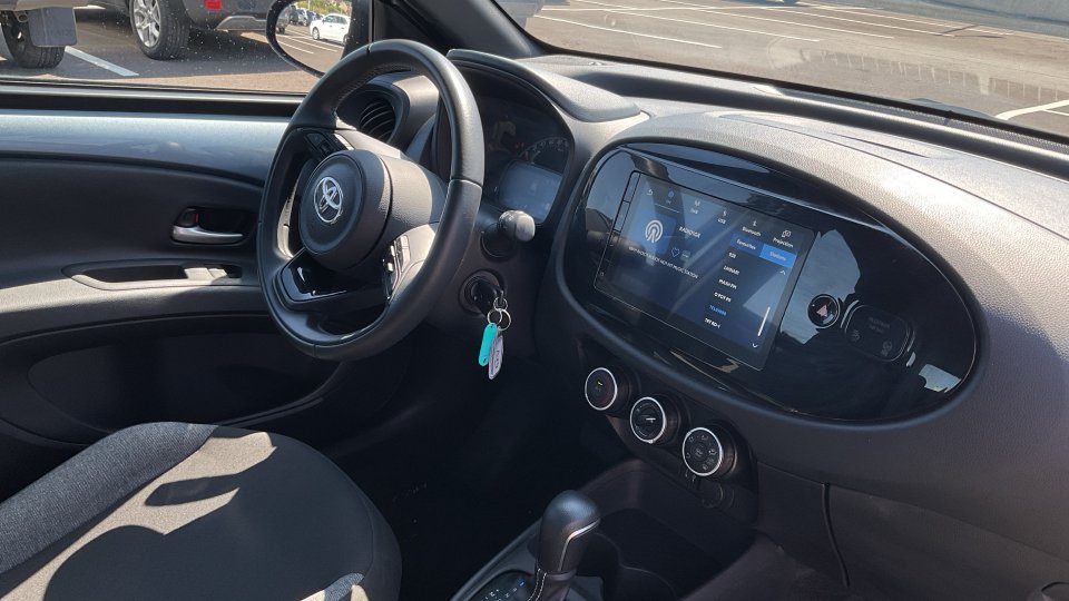 TOYOTA AYGO X X-PLAY 1.0 72PS 2025