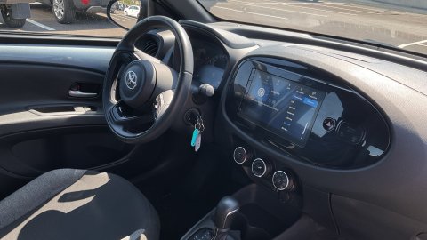 TOYOTA AYGO X X-PLAY 1.0 72PS 2025