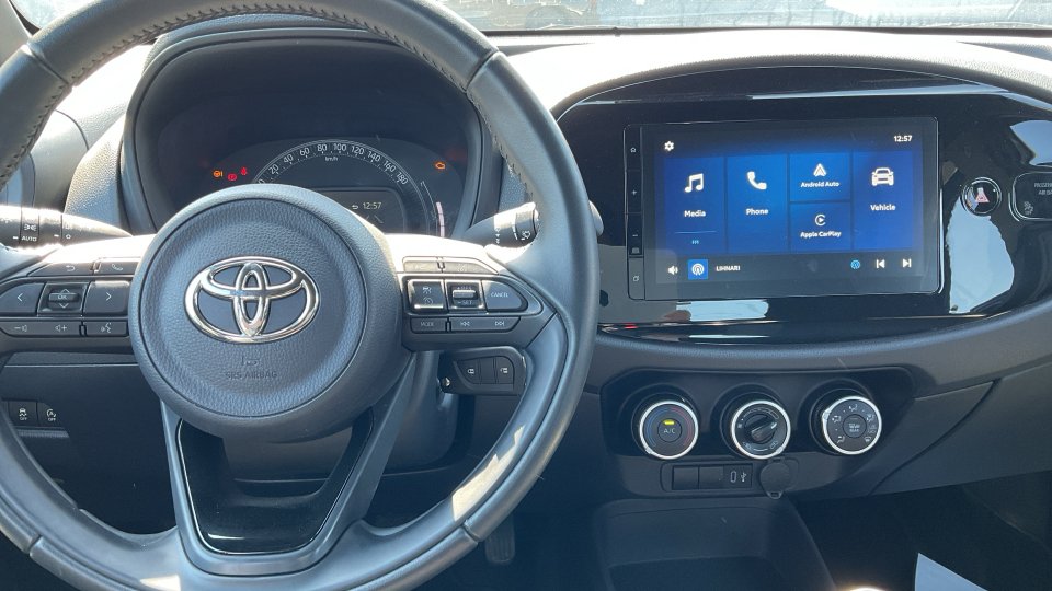 TOYOTA AYGO X X-PLAY 1.0 72PS 2025