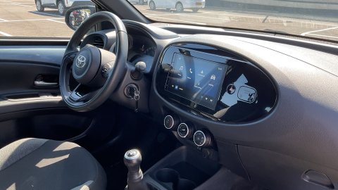 TOYOTA AYGO X X-PLAY 1.0 72PS 2025