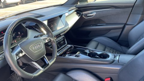Audi e-tron GT QUATTRO 837KWH 476PS 2022