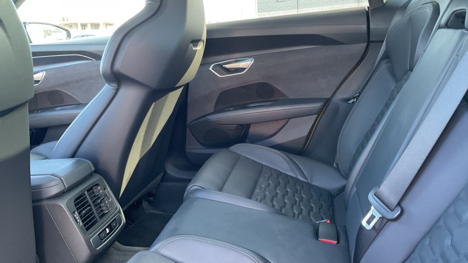 Audi e-tron GT QUATTRO 837KWH 476PS 2022