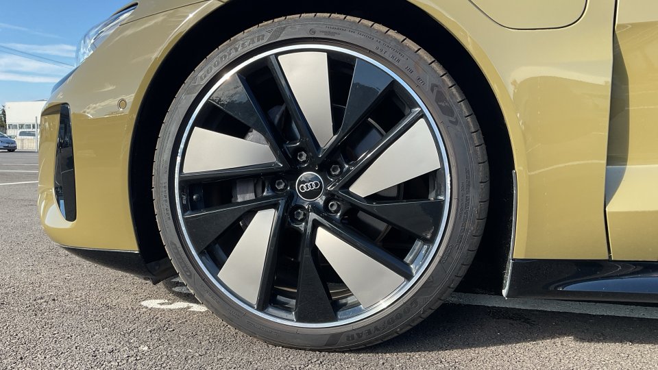 Audi e-tron GT QUATTRO 837KWH 476PS 2022
