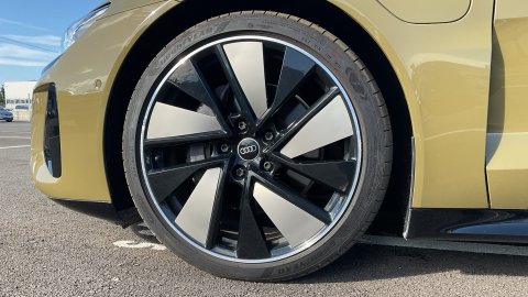 Audi e-tron GT QUATTRO 837KWH 476PS 2022