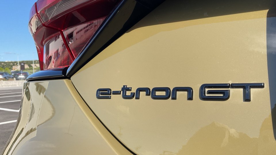 Audi e-tron GT QUATTRO 837KWH 476PS 2022