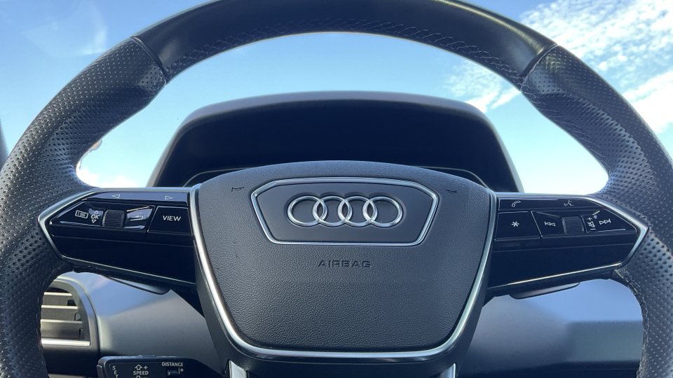Audi e-tron GT QUATTRO 837KWH 476PS 2022
