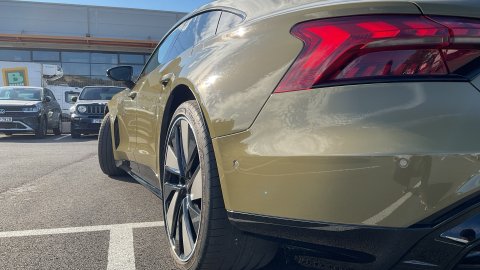Audi e-tron GT QUATTRO 837KWH 476PS 2022