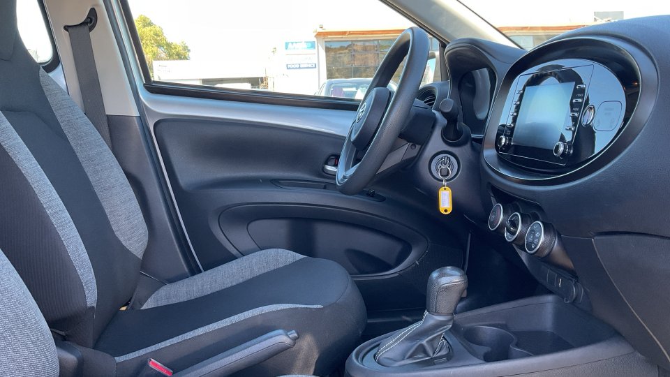 TOYOTA AYGO X X-PLAY 1.0 72PS 2025