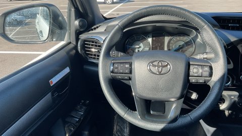 TOYOTA HILUX INVINCIBLE A/T HYBRID 2025 2.8 204PS