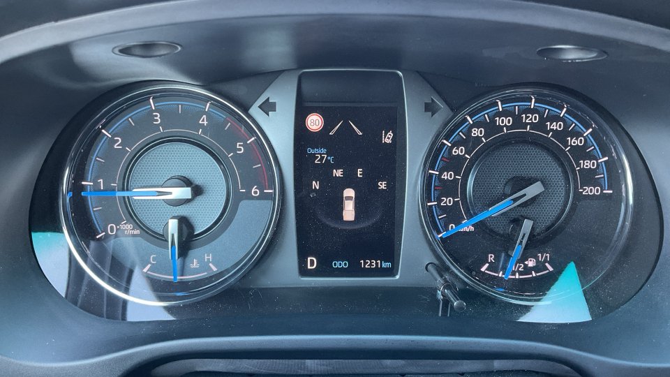TOYOTA HILUX INVINCIBLE A/T HYBRID 2025 2.8 204PS