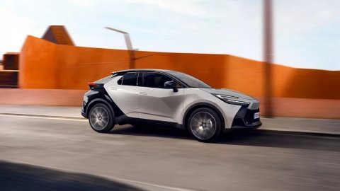 CHR 1.8 HEV C-ULT