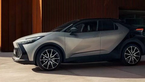 CHR 1.8 HEV C-ULT