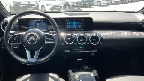 MERCEDES A180 2021 136PS