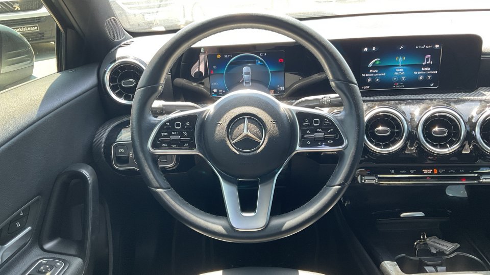 MERCEDES A180 2021 136PS
