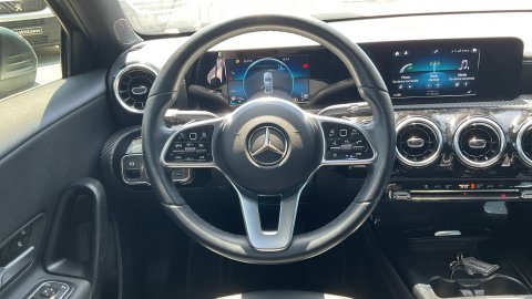MERCEDES A180 2021 136PS