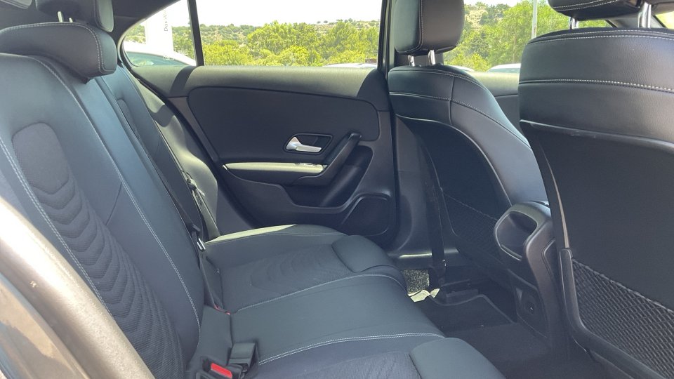 MERCEDES A180 2021 136PS