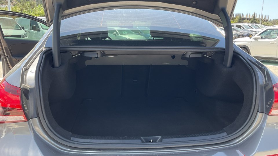 MERCEDES A180 2021 136PS
