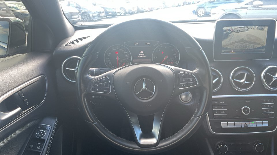 MERCEDES A180 2018 109PS 