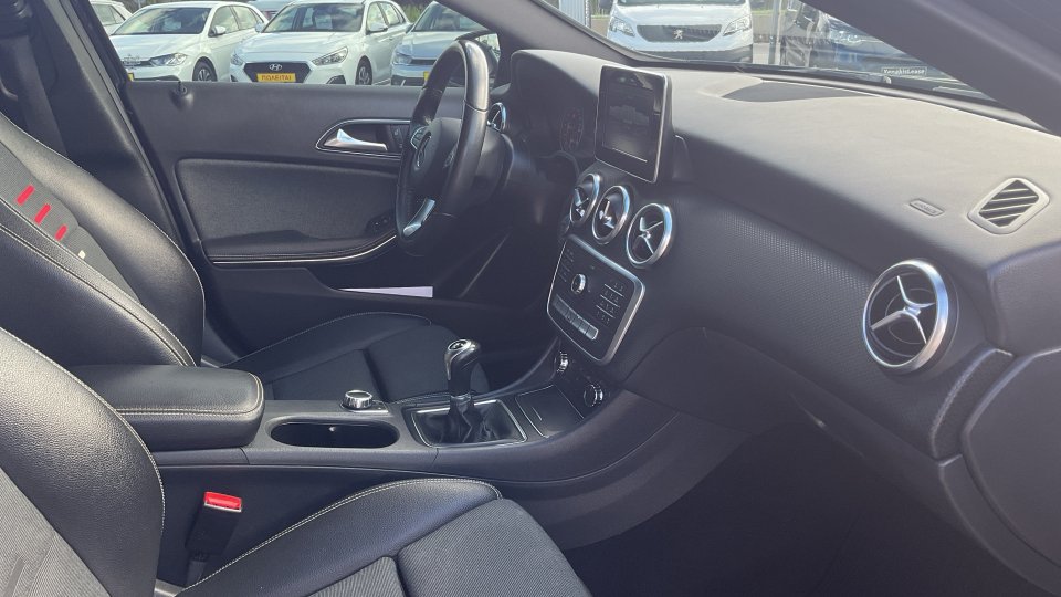 MERCEDES A180 2018 109PS 