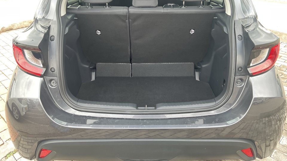 TOYOTA YARIS BUSINESS 1.5 HSD 2025