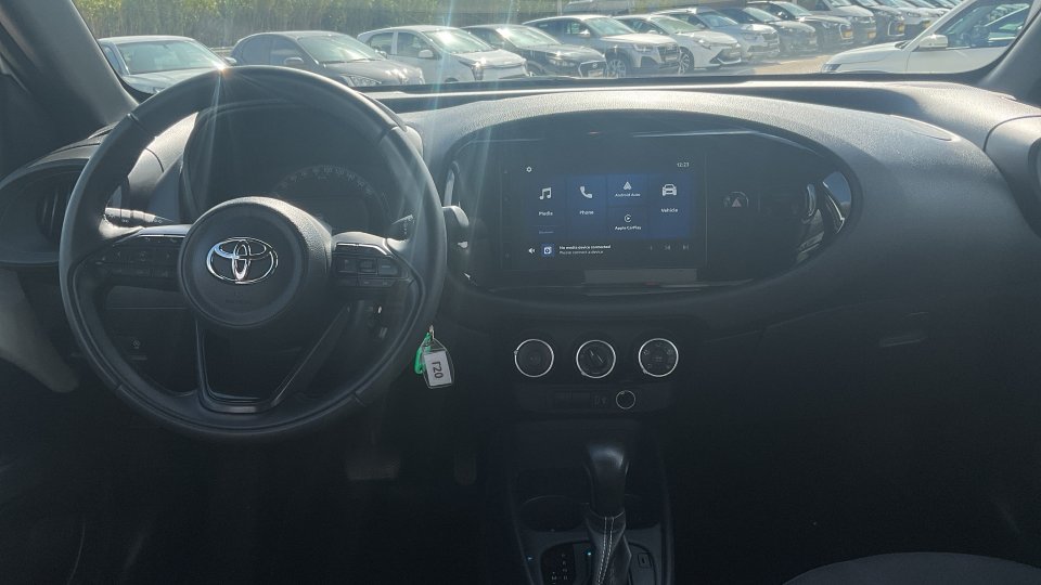 TOYOTA AYGO X X-PLAY 1.0 2025