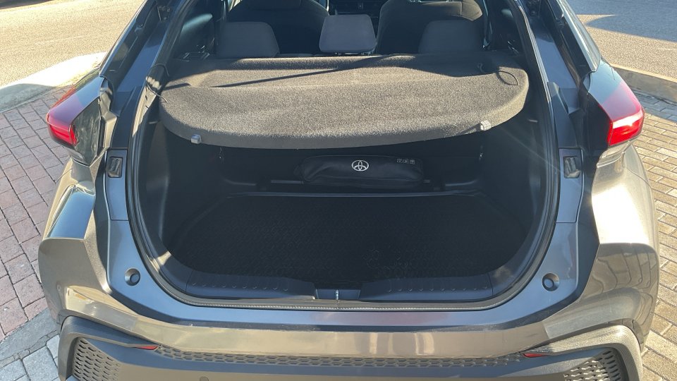 TOYOTA C-HR C-LUB BI-TONE 2024 140PS