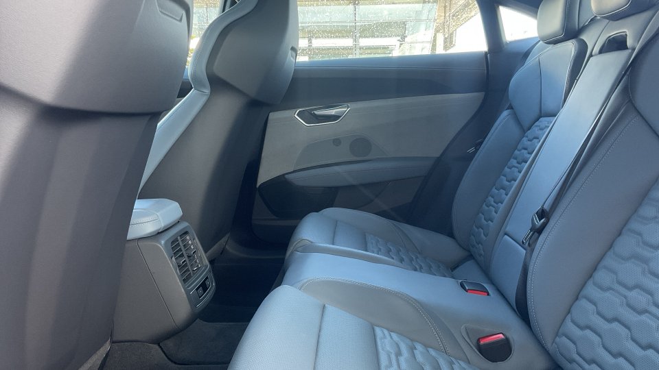  Audi e-tron GT QUATTRO 476PS 2023