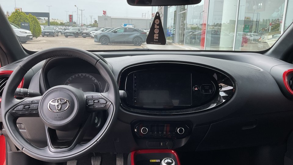TOYOTA AYGO X X-TREND