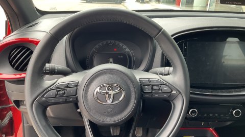 TOYOTA AYGO X X-TREND