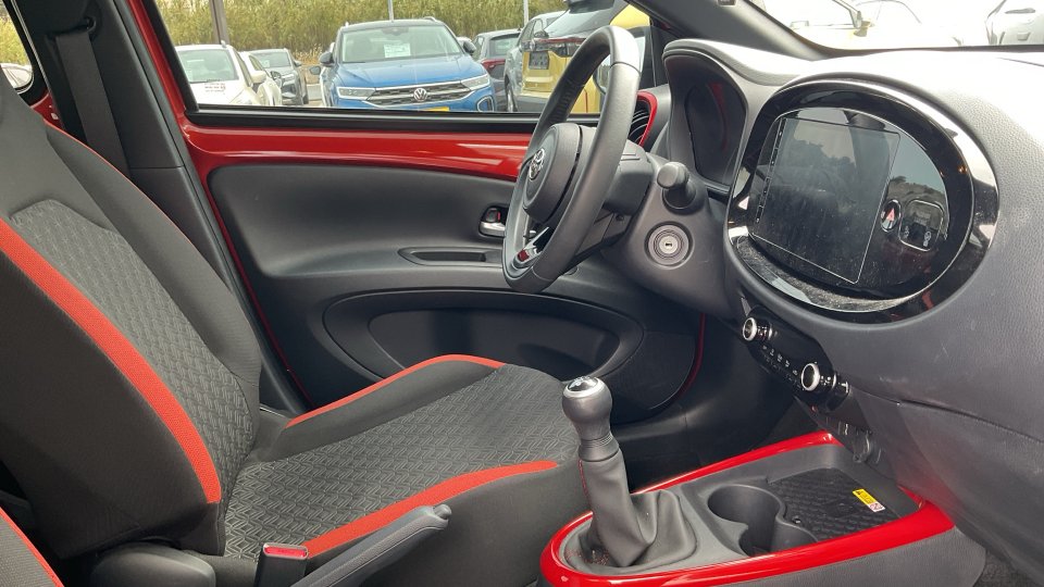 TOYOTA AYGO X X-TREND