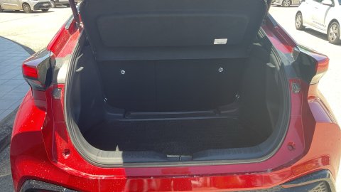 Toyota C-HR Chic 1.8 140PS 2024