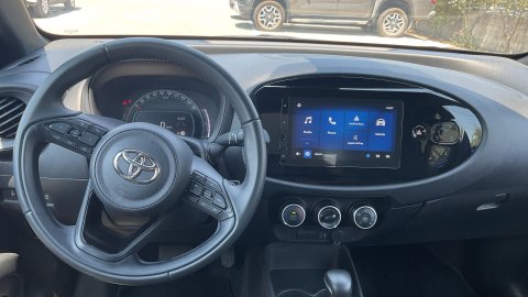 TOYOTA AYGO X X-PLAY 1.0 72 PS 2025