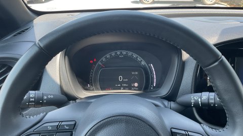TOYOTA AYGO X X-PLAY 1.0 72 PS 2025