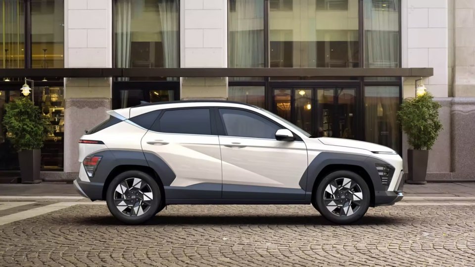 HYUNDAI KONA 1.6T 138PS 7DCT DISTINCTIVE